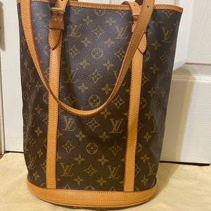 Beautiful/no peeling LOUIS VUITTON Bucket GM